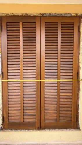 Porta Balcão Veneziana maciça