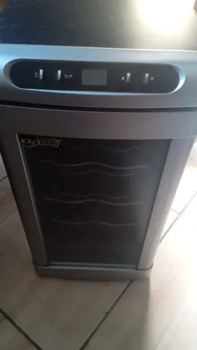Adega climatizada vinhos 25 L
