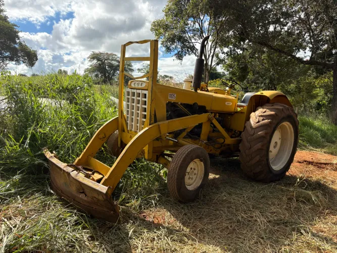 Trator CBT 1105 Operando