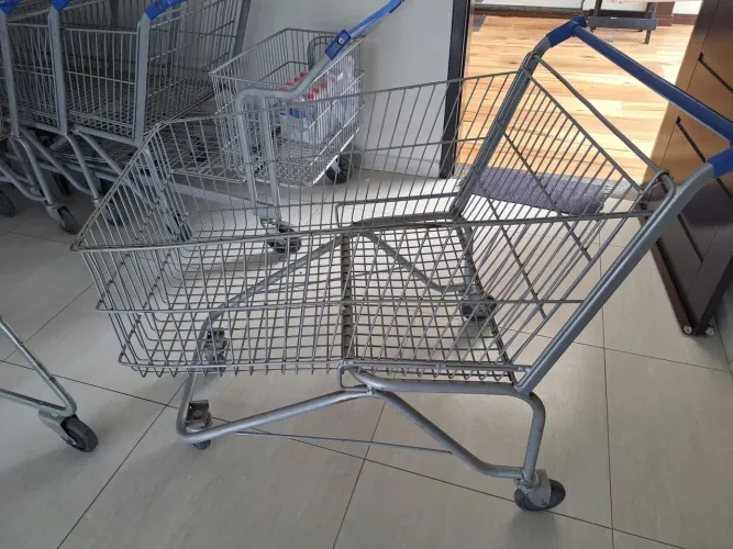 Vende-se carrinhos de supermercado semi-novos
