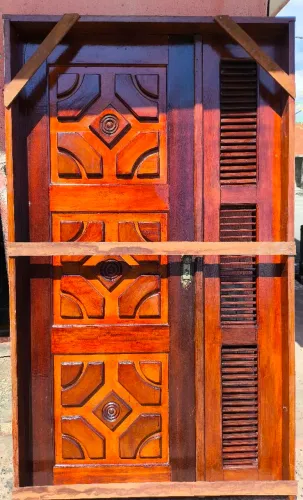 Porta de Madeira Seminova 210 x 120
