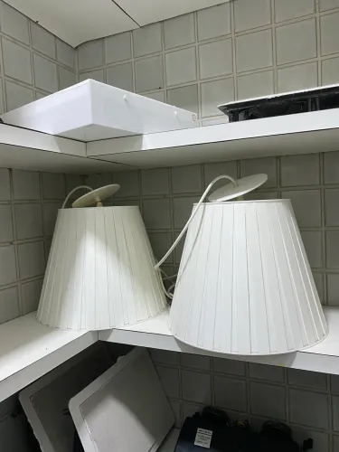 Par de Pendentes Brancos Estilo Clássico - Cúpula Plissada