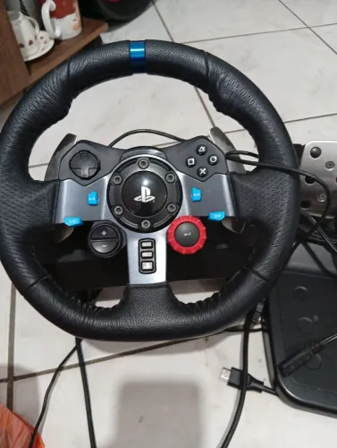 Volante e pedal de vídeo game