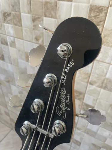Baixo Squier Deluxe V