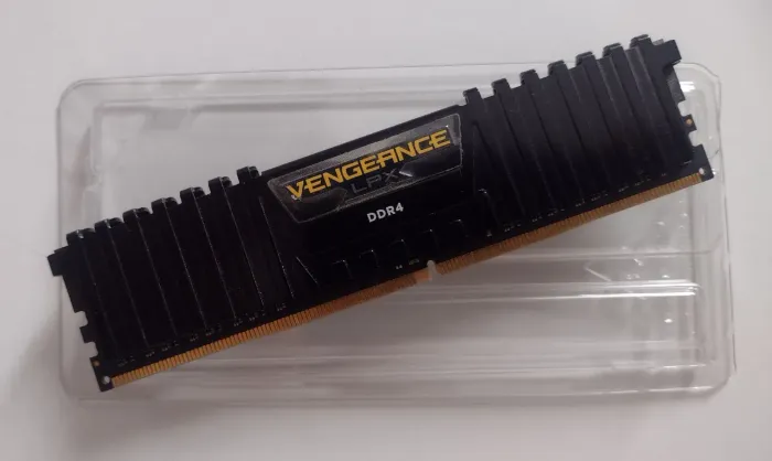 MEMÓRIA RAM CORSAIR DDR4 8GB 