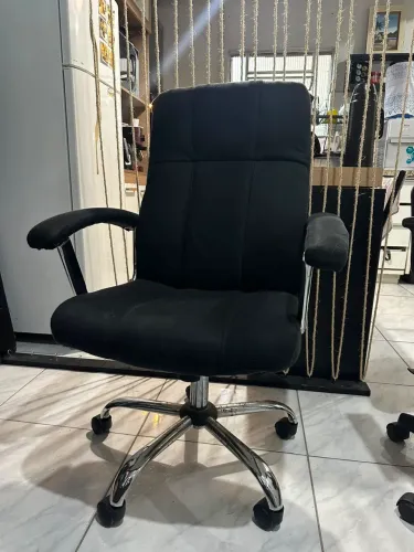 Kit Home Office / Estudos - Escrivaninha Preta + Cadeira Presidente Giratória