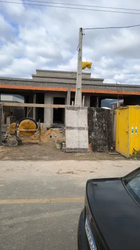 (*Ajudante de pedreiro )
