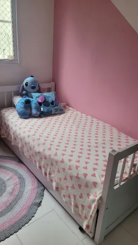 Cama bi branca já com 2 colchões