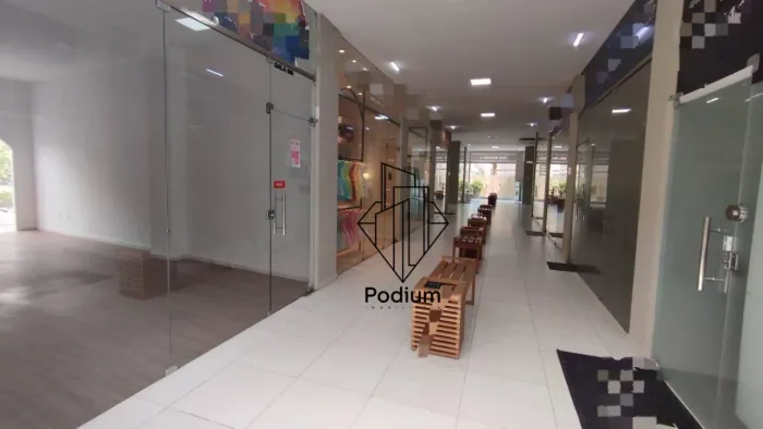 Excelente sala comercial térrea com vitrine, na Avenida Guarabira em Manaíra - SA0063.
