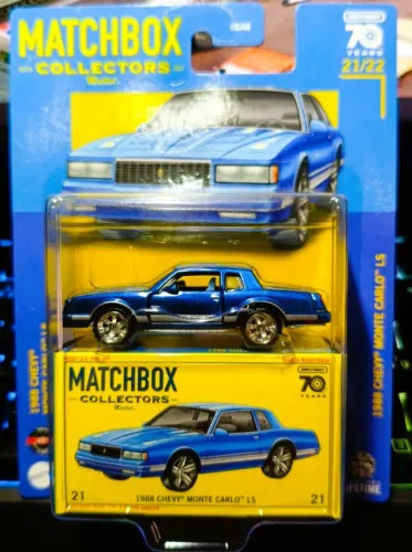 Matchbox Collectors Premium - 1988 Chevy Monte Carlo LS - Pneu de Borracha - Hot Wheels