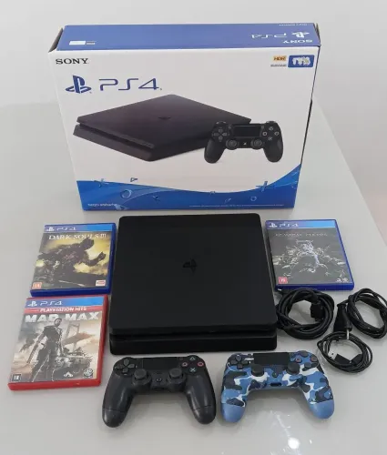 Ps4 Slim com 2 controles 50 jogos digitais 3 jogos físicos