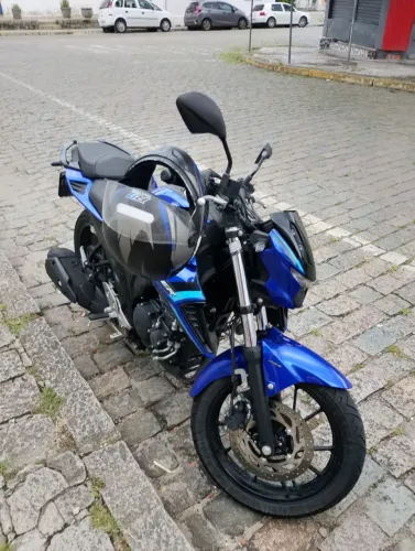 Vendo motocicleta Yamaha fazer 250 cc 24/25 só 2100 km