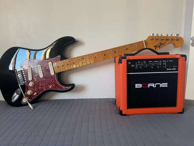 Guitarra Tagima e caixa de som 