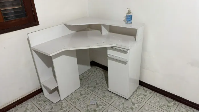 Escrivaninha branca