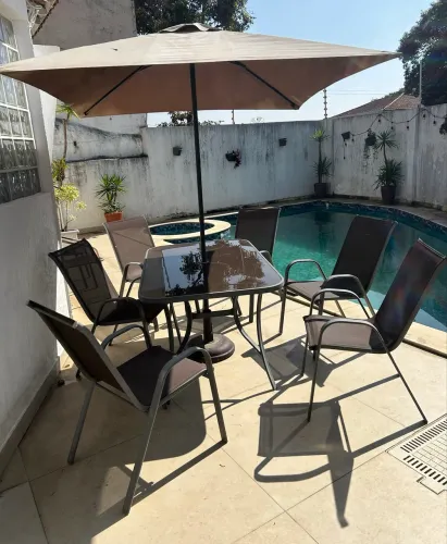 Mesa + ombrelone + seis cadeiras - piscina / jardim