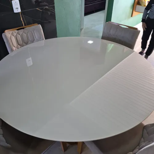 Mesa grande com 4 cadeiras