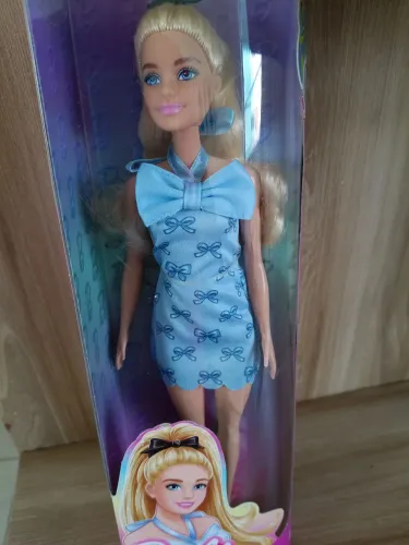 Boneca Barbie Fashionistas Loira Vestido de Laços Mattel