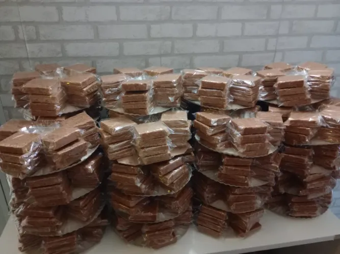 Doce paçocao caseiro de amendoim, bdj com 20 unidades de 90gr saboroso 