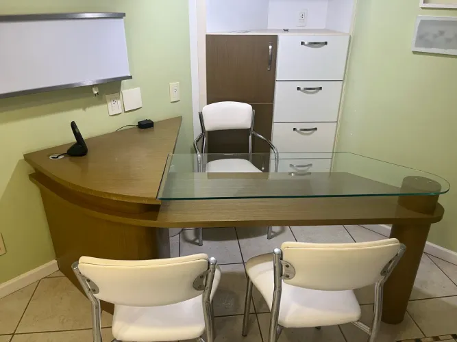 Mesa para escritório/consultório
