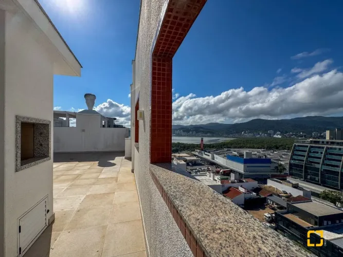 Cobertura Linear com Vista para o Mar na Agronômica - Florianópolis/SC