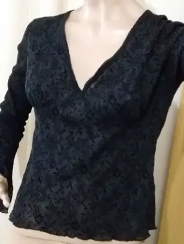Blusa preta em renda