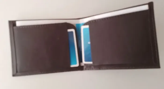 Carteira masculina na cor marrom café em courino.