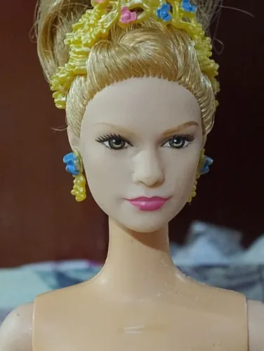 Boneca Barbie cinderela versão noiva