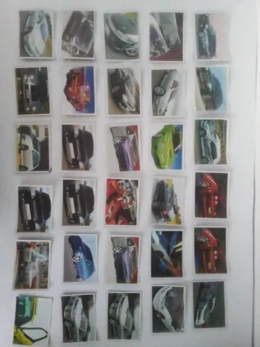 Lote De Figurinhas Retiradas De Três Álbuns Hot Car 2005