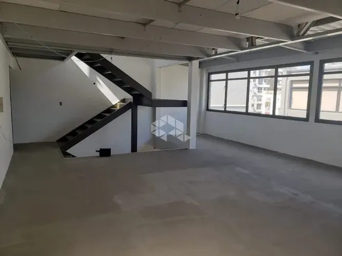 Crédito Real vende ampla sala comercial com dois mezaninos