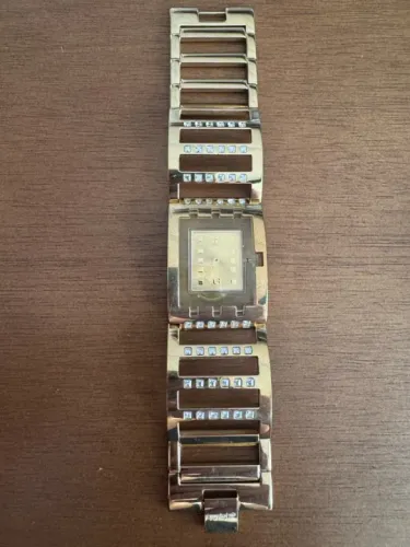 Relógio Dourado com Strass Swatch