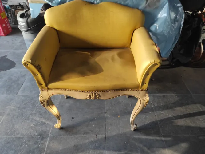 Poltroninha antiga 