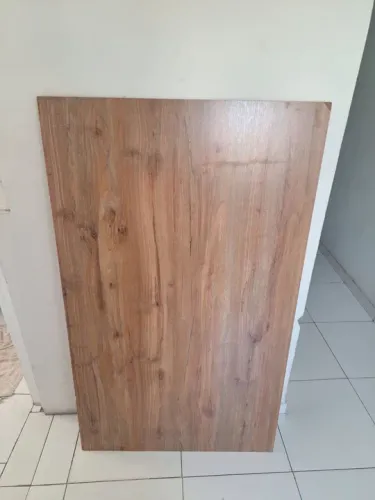 Painel de madeira clara