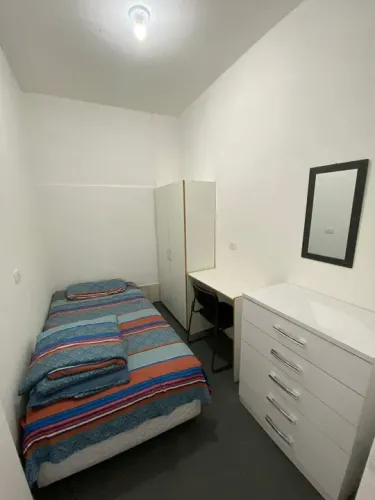 Quarto Mobiliado Coladinho ao Shopping Metrô Tatuapé