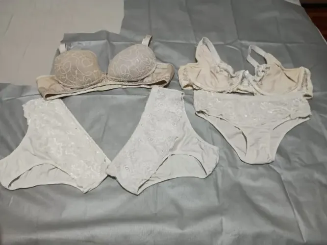 SUTIÃS 2 PÇS COM 3 CALCINHAS COR BRANCA - TAM. 52 PLUS SIZE - SEMI NOVO