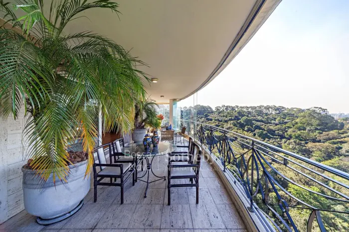Apartamento com vista ampla para o Parque Alfredo Volpi