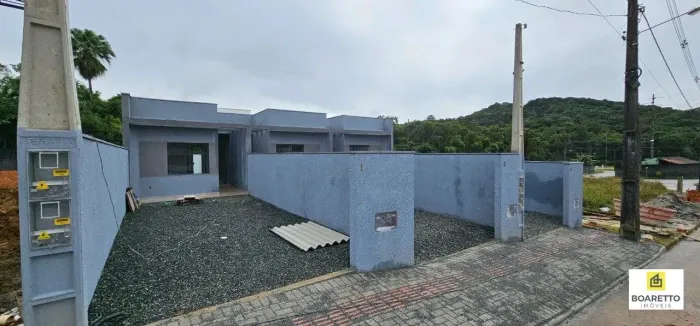 Geminado 2 Quartos Amplo Espaço de Fundos e Garagem 2 Carros