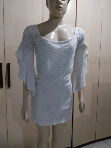 Vestido Branco Rendado com Detalhes