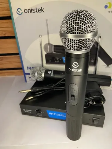 Microfone Sem Fio Duplo Onistek ON-MC808 VHF Profissional com Receptor