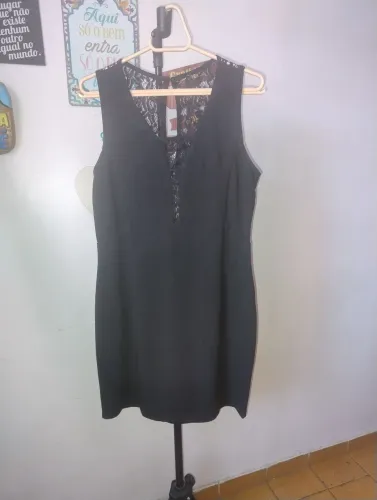 VESTIDO COM RENDA - Veste  P e M