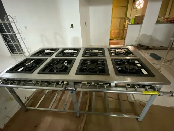 Fogão inox 8 bocas 40x40 - Novo