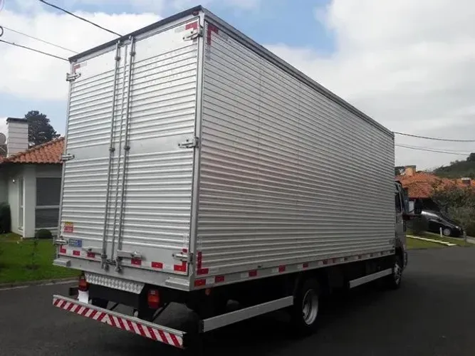 Mudanças Fretes Coletas e Entregas Maringá.