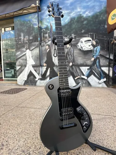 Guitarra Tagima SixMart com efeitos Les Paul