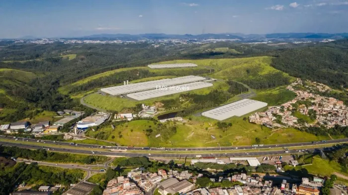 Galpão comercial para locação em Franco da Rocha-SP, Jardim das Colinas: 1 sala, 2 banheir