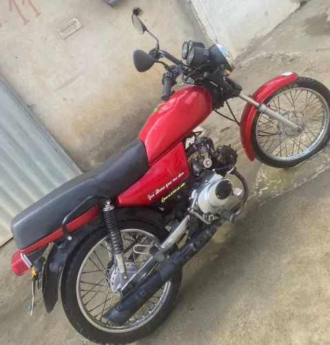 Vende-se super Dafra super econômica, recém reformada , só pegar e andar 