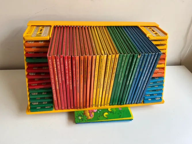 Coleção Completa Clássicos Disney - Editora Nova Cultural 1986 (Livros, Fitas e Display)