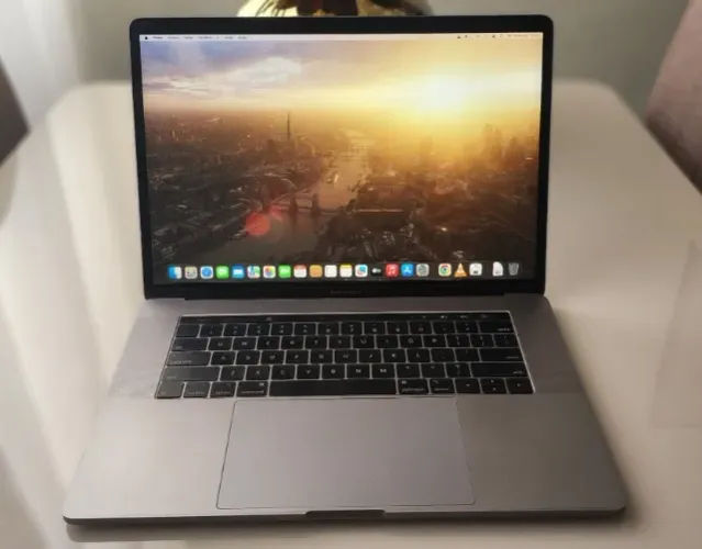 美品MacBook Pro 15インチ Intel i9 32GB macbook pro 15 i9