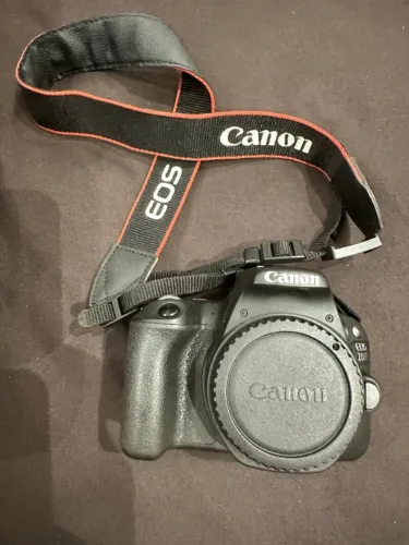 Câmera Canon EOS 200D + Lentes Canon 18-55mm, 50mm e 24mm + Sigma 10-20mm + Flash Rollei