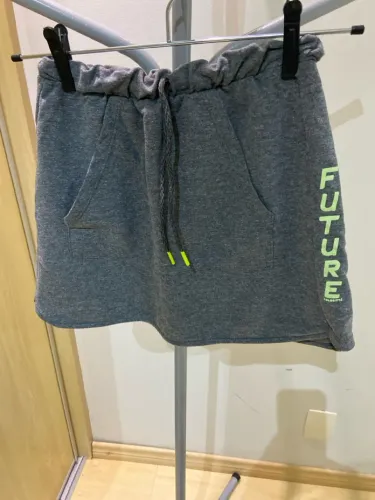 Short-saia de moletom infantil