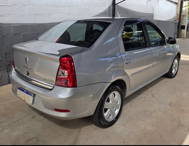 Renault Logan Expression Hi-flex 1.6 16V 4P AUT 2013