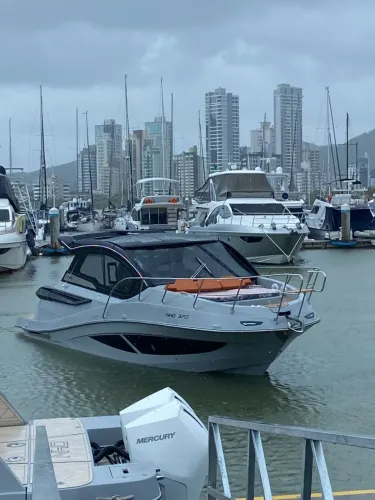 Lancha NHD 370 Hard Top 